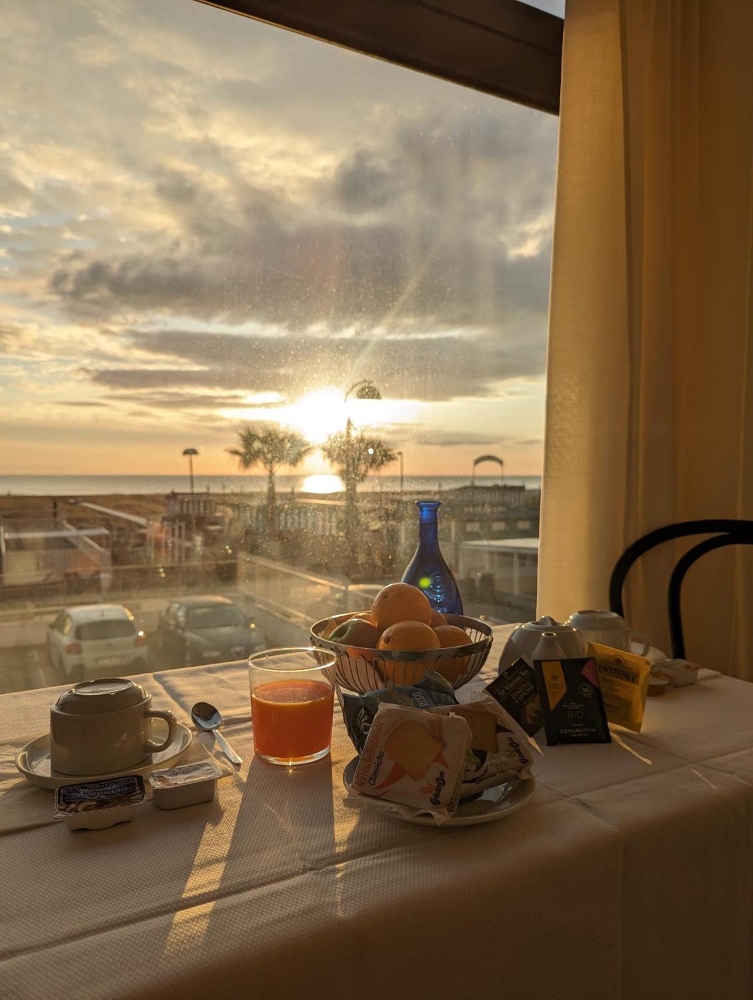 Grand Meeting Hotel Римини Экстерьер фото