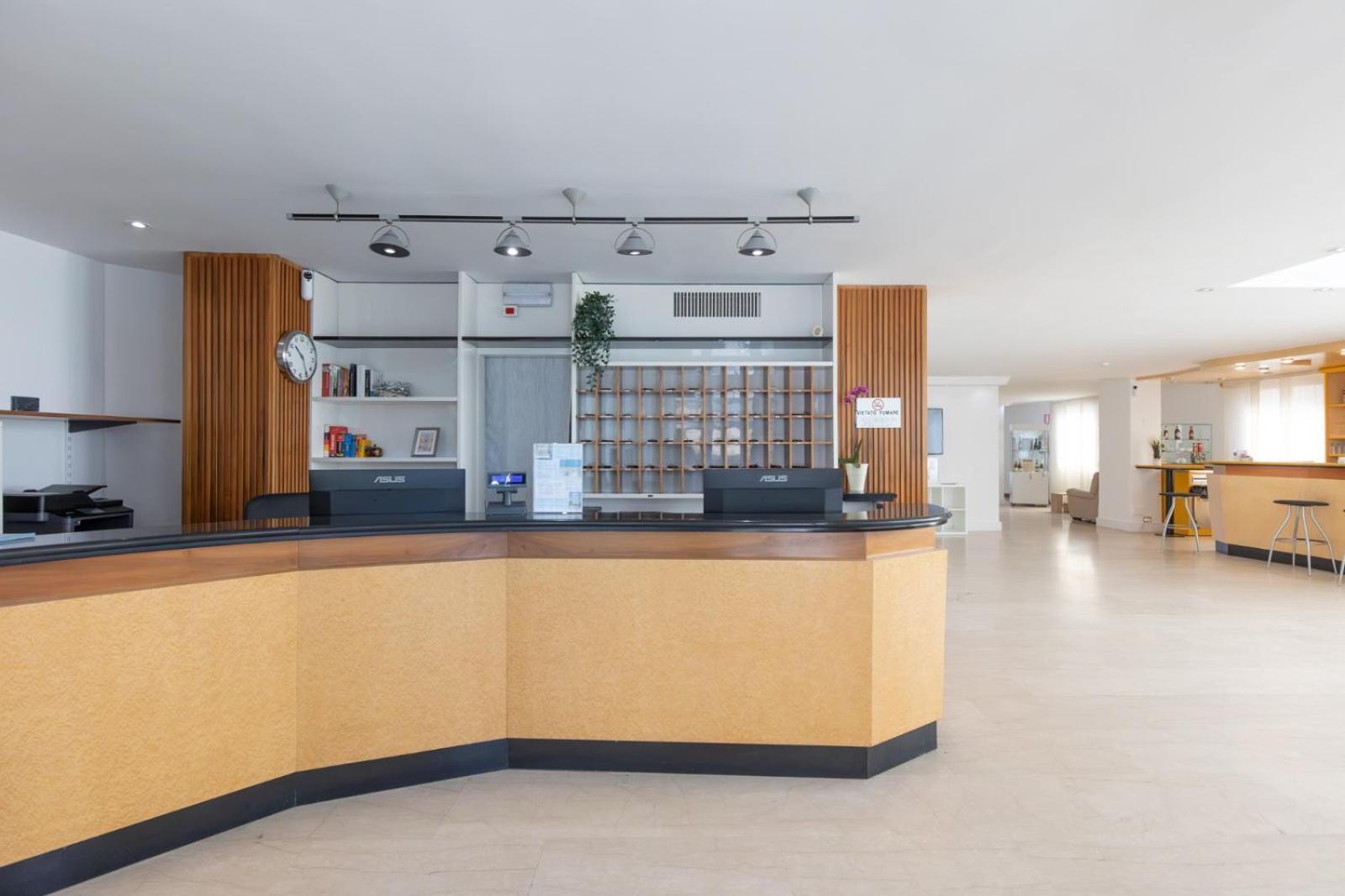 Grand Meeting Hotel Римини Экстерьер фото