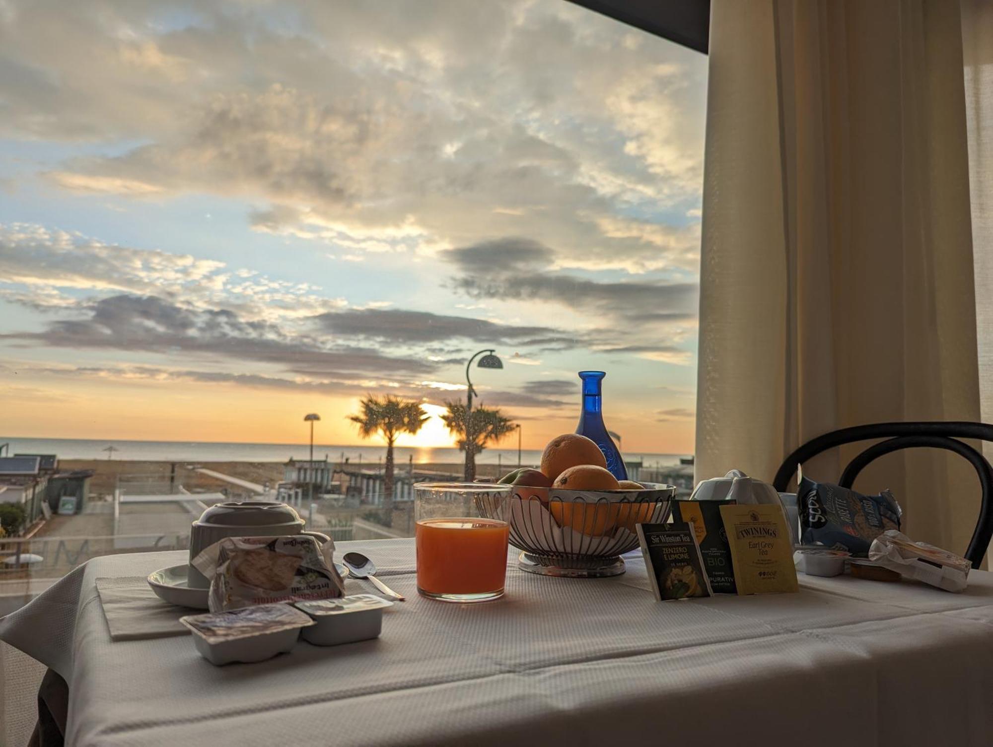 Grand Meeting Hotel Римини Экстерьер фото