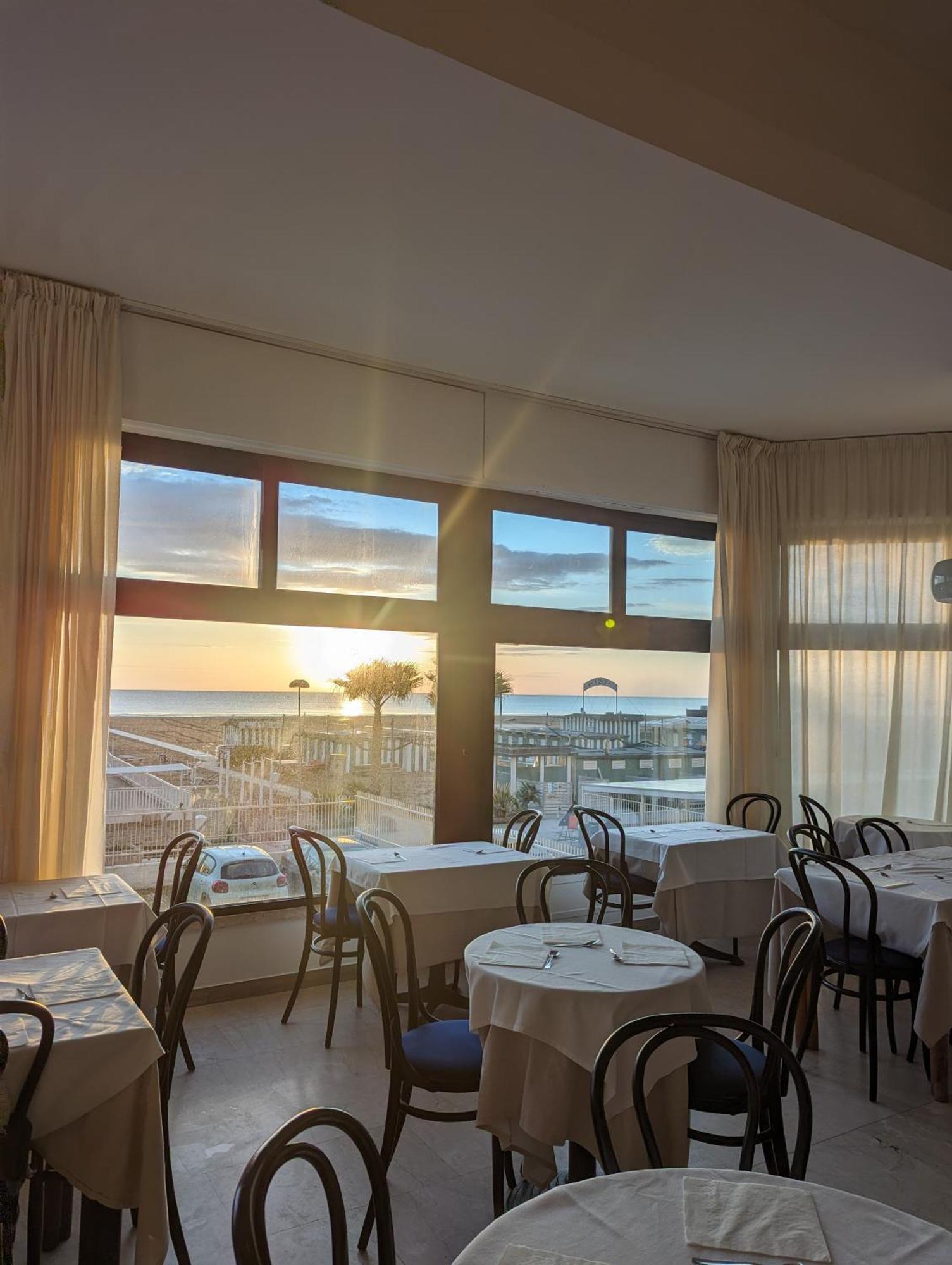 Grand Meeting Hotel Римини Экстерьер фото